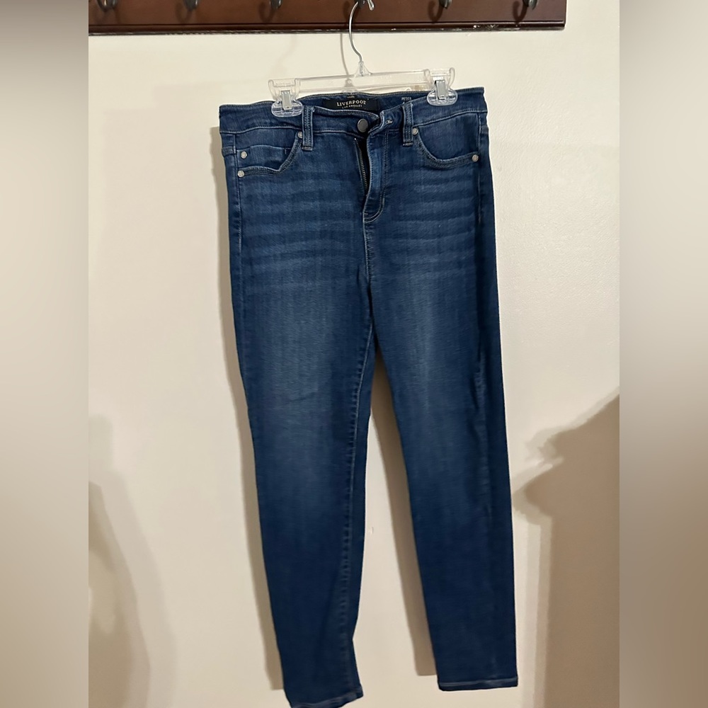 Liverpool dark wash jeans. No rips. Gently worn. Size 6/28 smoke free home